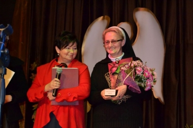 S. Noemi odbiera wyróżnienie "Człuchowskie Anioły"