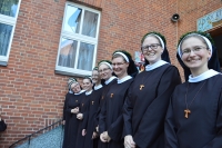 Pierwsza profesja zakonna 8 nowicjuszek w Orliku